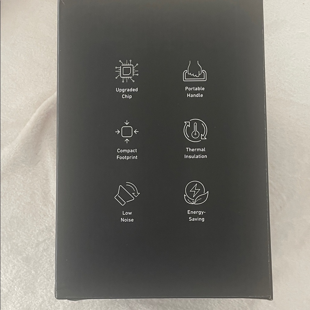 AstroAI White Mini Fridge - Picture 4 of 4